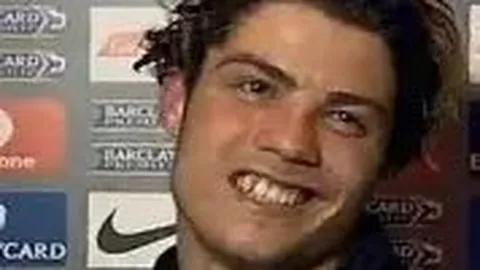 梦回英超绿茵场！徐彬携手爱侣，IP轨迹已指向英格兰狼队！