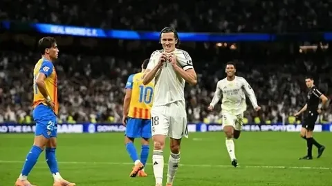 曼联锋线引援目标8人名单揭秘：阿莫林拒绝邀约，心仪目标高价难觅