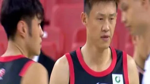 上海海港对阵横滨再迎挑战，穆里尼奥率队激发斗志迎第14轮对决